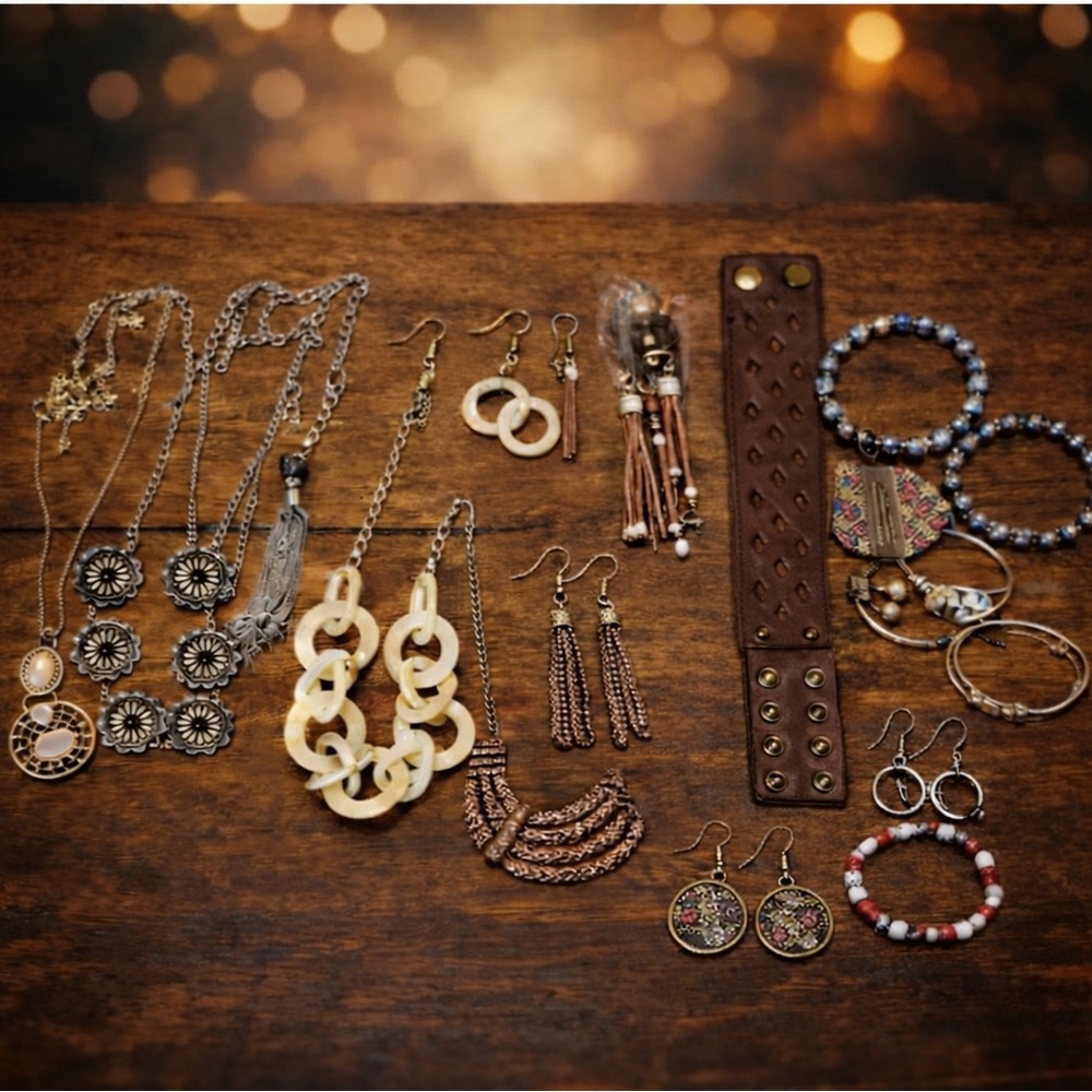 18 pc. RESELLERS BUNDLE 10 Bracelets, 3 pr Earrings, 5 Necklace Sets